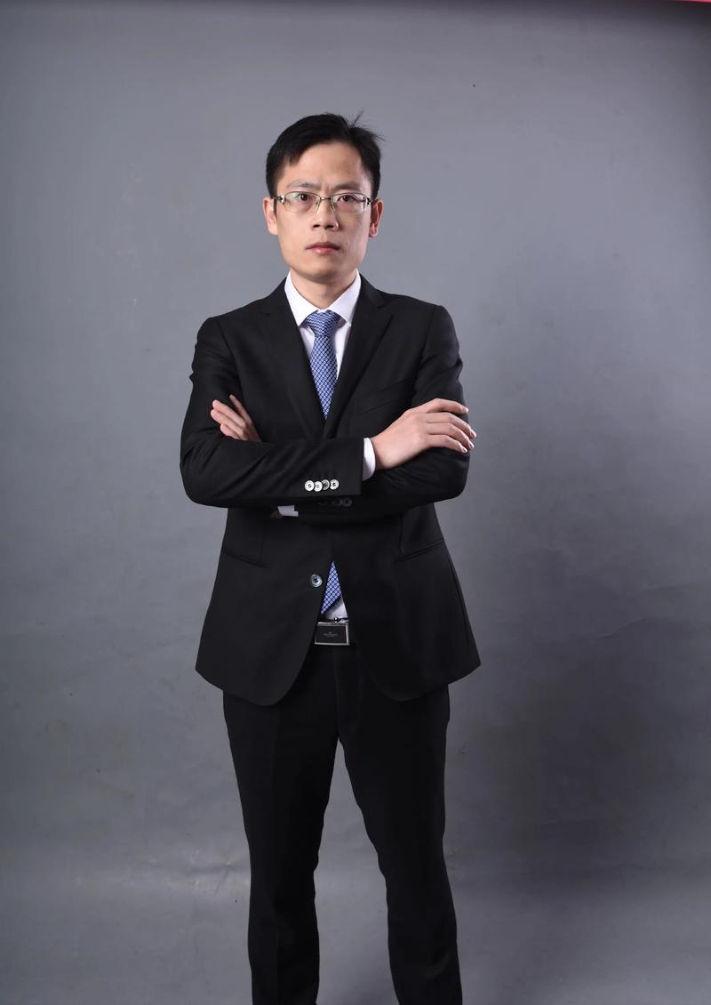 袁月 灯光与摄影艺术负责人